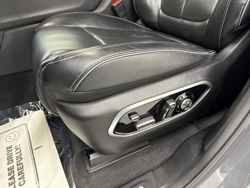 Used 2022 Jeep Grand Cherokee L Overland w/ Advanced Protech Group III image 12