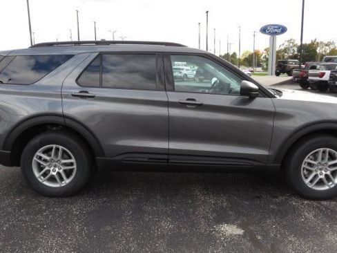 New 2026 Ford Explorer Active image 9