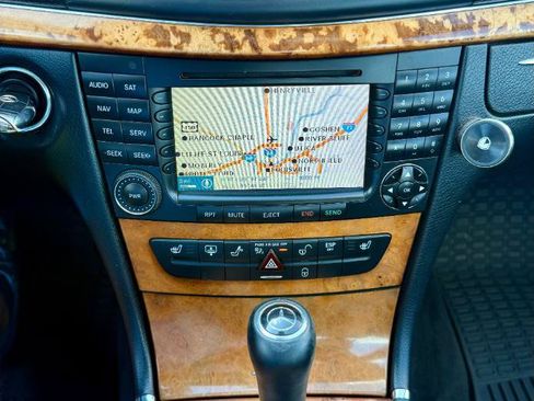 Used 2008 Mercedes-Benz E 350 4MATIC Sedan image 26