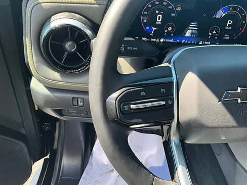 Used 2025 Chevrolet Colorado ZR2 w/ Technology Package AWD/4WD image 34