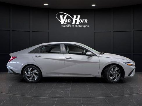 New 2026 Hyundai Elantra Limited FWD image 7