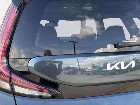 Used 2025 Kia Soul LX FWD image 37