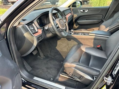 Used 2023 Volvo XC60 B5 Plus AWD/4WD image 8