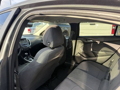 Used 2018 Chevrolet Cruze LT w/ Convenience Package FWD image 12
