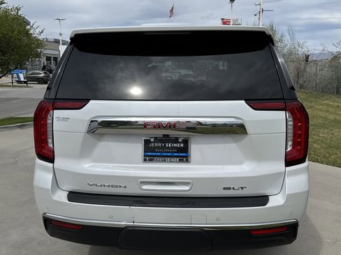 Used 2021 GMC Yukon XL SLT w/ SLT Luxury Plus Package image 4
