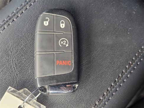 Certified 2024 Jeep Compass Limited w/ Sun and Sound Group image 23