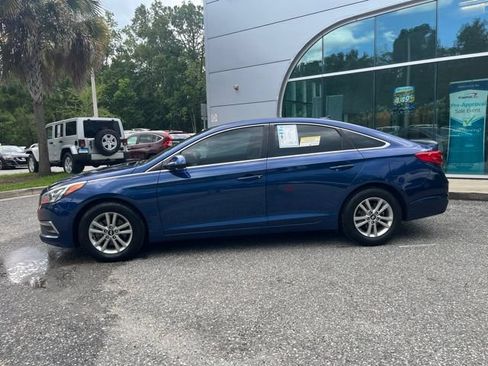 Used 2015 Hyundai Sonata SE w/ Option Group 09 FWD image 2