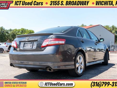 Used 2011 Toyota Camry SE w/ SE Extra-Value Pkg #1 FWD image 6