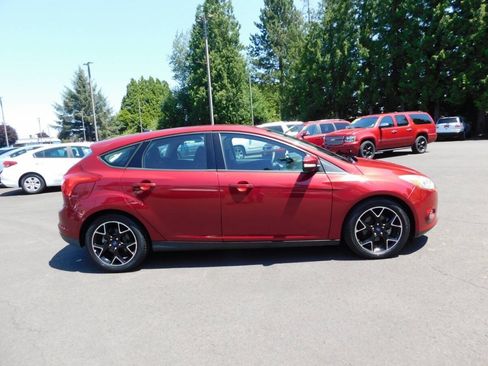 Used 2014 Ford Focus SE w/ Equipment Group 201A FWD image 18