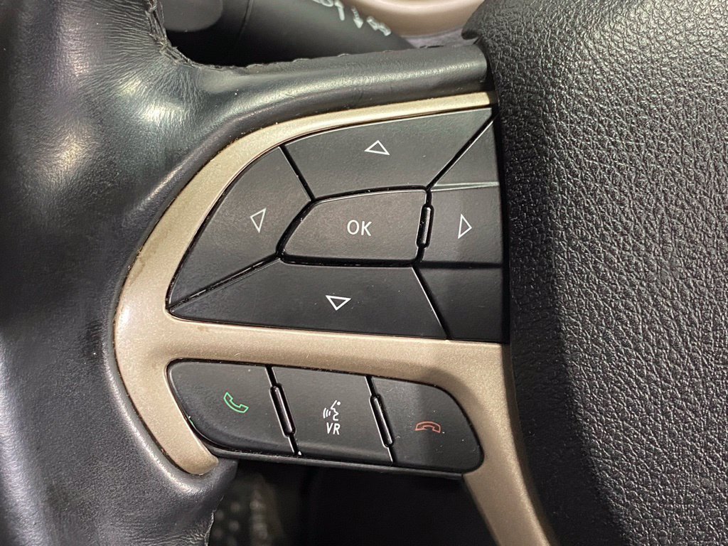 Used 2018 Jeep Cherokee Limited AWD/4WD image 33