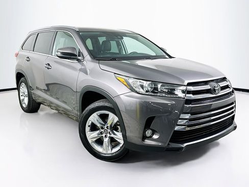 Used 2018 Toyota Highlander Limited FWD image 1
