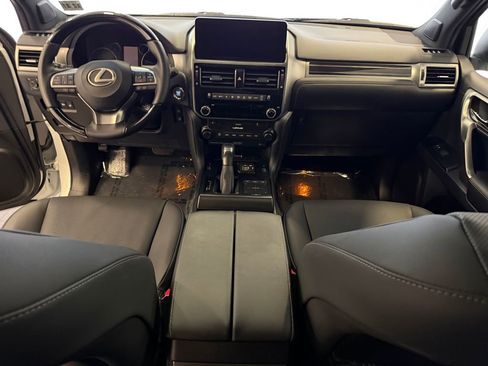 Used 2023 Lexus GX 460 Premium w/ Accessory Package AWD/4WD image 17