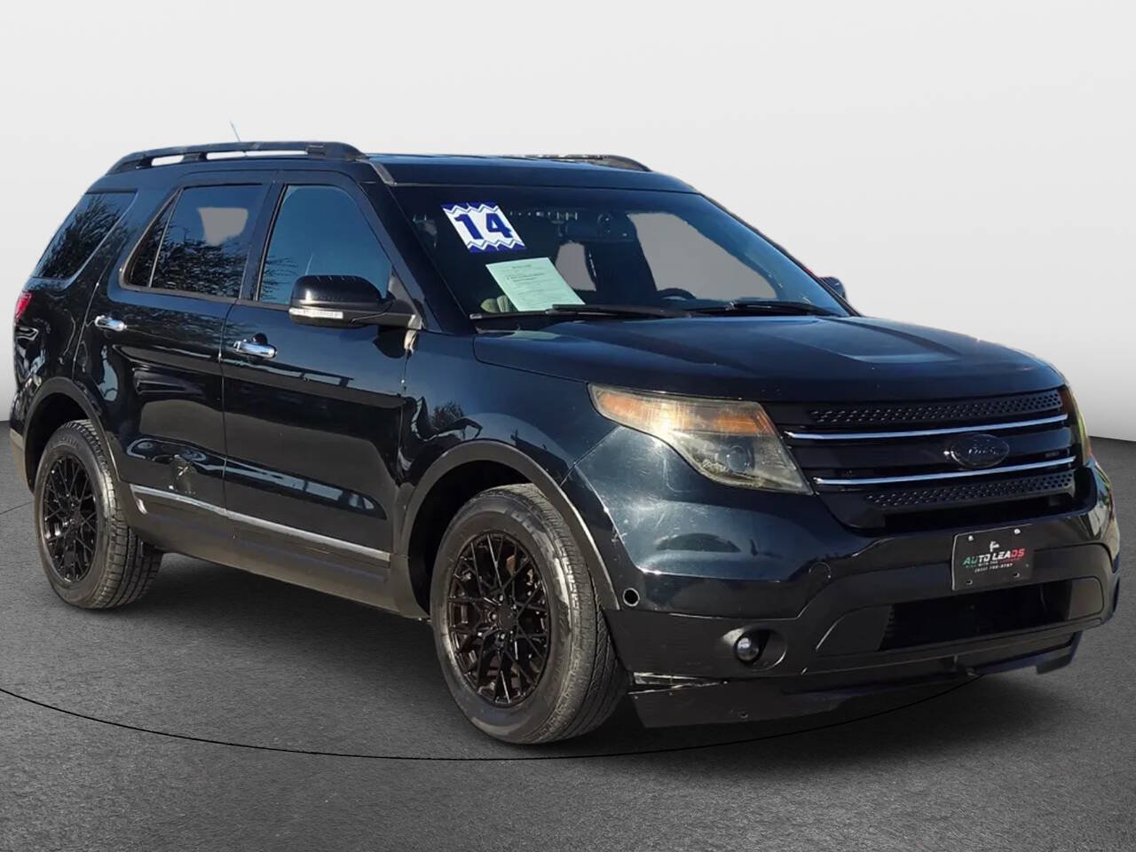 Used 2014 Ford Explorer XLT w/ Equipment Group 202A FWD image 2