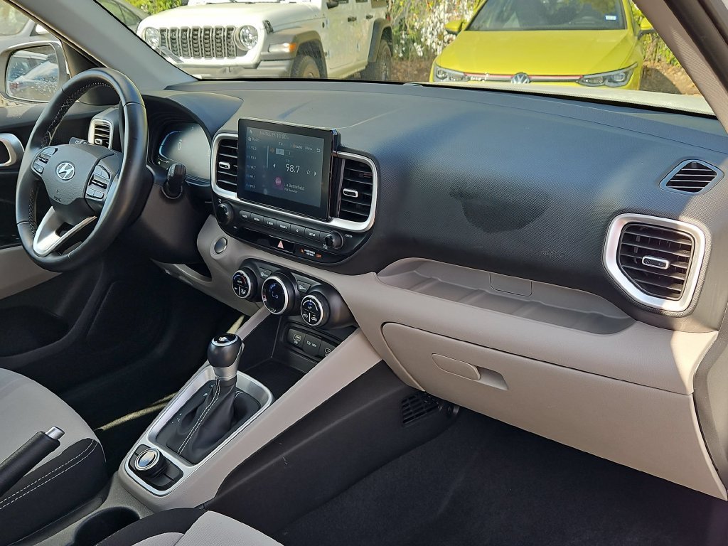 Used 2025 Hyundai Venue SEL FWD image 32