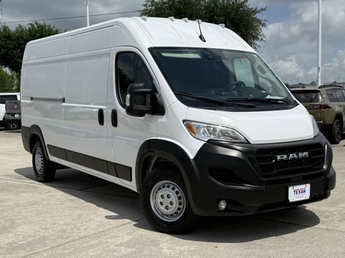 Used 2025 RAM ProMaster 2500 w/ Convenience Group image 2