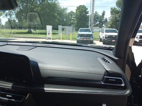 Certified 2024 Chevrolet Traverse RS image 27