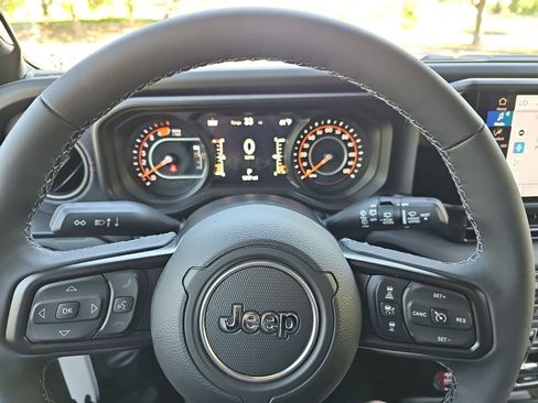 Used 2026 Jeep Wrangler Unlimited Rubicon AWD/4WD image 24