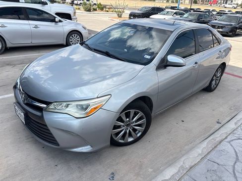 Used 2015 Toyota Camry XLE FWD image 2