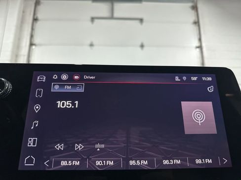 Used 2024 GMC Canyon Denali image 29