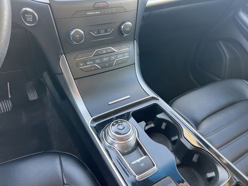 Used 2020 Ford Edge SEL image 26