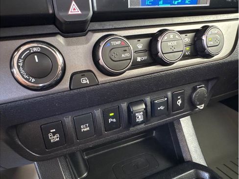 Used 2021 Toyota Tacoma TRD Off-Road w/ Technology Package AWD/4WD image 21