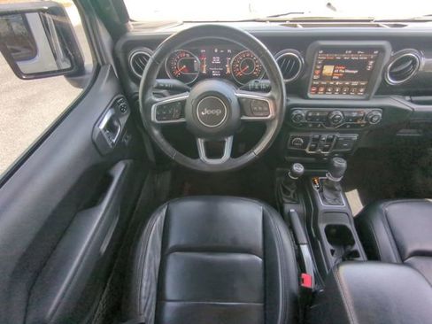 Used 2019 Jeep Wrangler Unlimited Sahara AWD/4WD image 18
