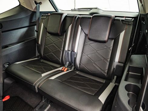 Used 2025 Volkswagen Atlas Peak Edition SE AWD/4WD image 47