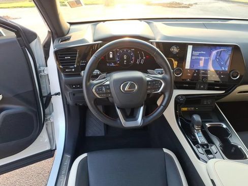 Used 2024 Lexus NX 250 FWD image 12