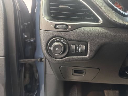 Used 2019 Jeep Cherokee Trailhawk w/ Cold Weather Group AWD/4WD image 11