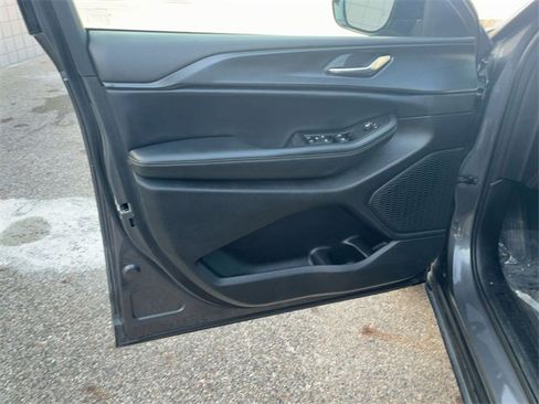 Used 2024 Jeep Grand Cherokee L Laredo image 15