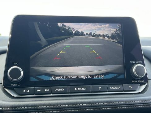 Used 2024 Nissan Rogue SV image 18