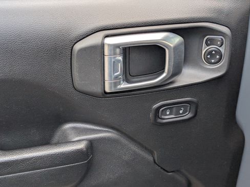 Used 2024 Jeep Wrangler Unlimited AWD/4WD image 15