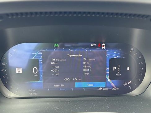 Used 2025 Volvo XC40 B5 Core AWD/4WD image 21