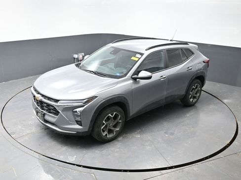 Used 2024 Chevrolet Trax LT w/ Driver Confidence Package image 14