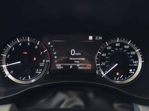 Used 2024 Toyota Highlander XLE FWD image 22