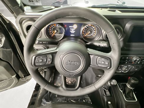 Used 2023 Jeep Gladiator Sport AWD/4WD image 11