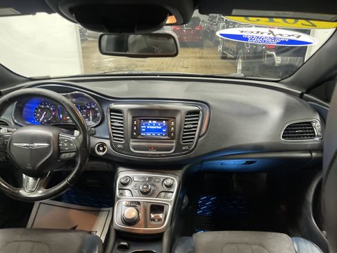 Used 2015 Chrysler 200 S image 22