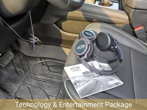 Used 2026 Chevrolet Suburban Premier AWD/4WD image 6