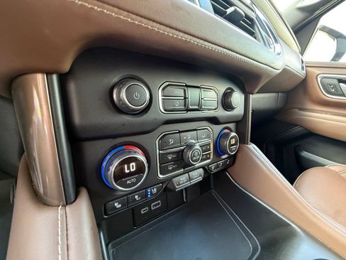 Used 2024 Chevrolet Tahoe High Country AWD/4WD image 23