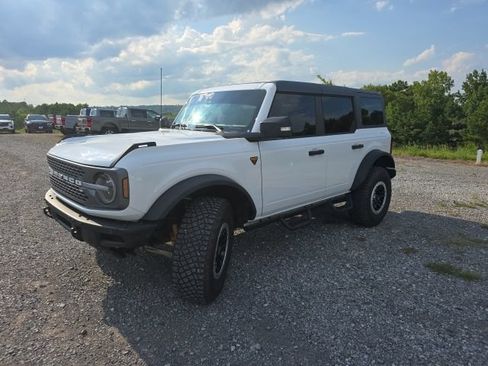 Used 2024 Ford Bronco Badlands AWD/4WD image 3