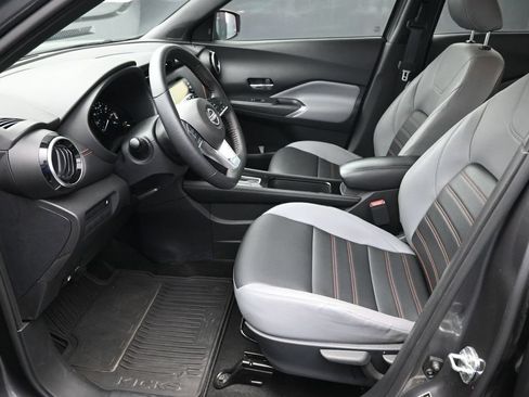 Used 2023 Nissan Kicks SR w/ SR Premium Package FWD image 19