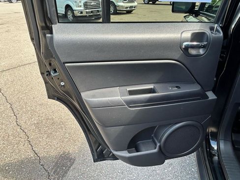 Used 2015 Jeep Patriot High Altitude FWD image 13