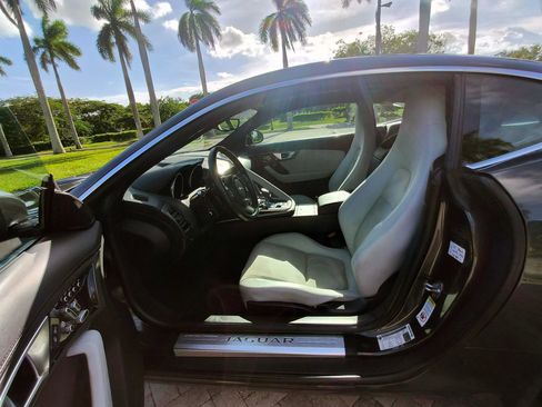 Used 2016 Jaguar F-TYPE Coupe RWD image 22