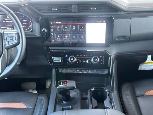 Used 2024 GMC Sierra 1500 AT4 w/ Technology Package AWD/4WD image 4