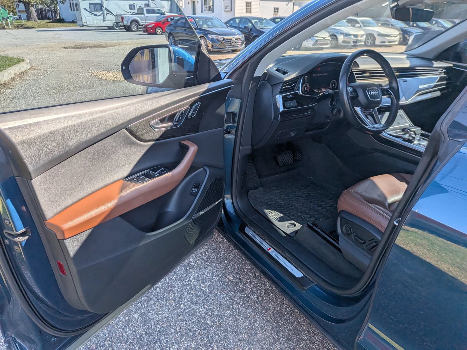 Used 2019 Audi Q8 Premium Plus w/ Premium Plus AWD/4WD image 26