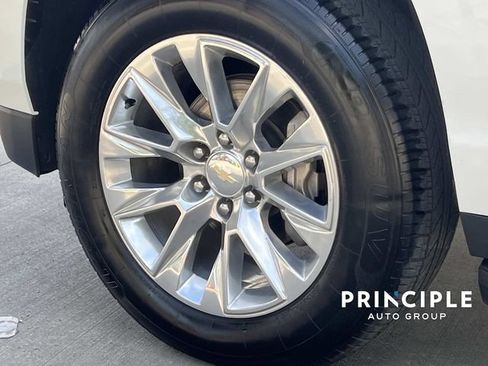 Used 2023 Chevrolet Suburban Premier AWD/4WD image 7