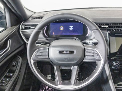 New 2025 Jeep Grand Cherokee Laredo image 28