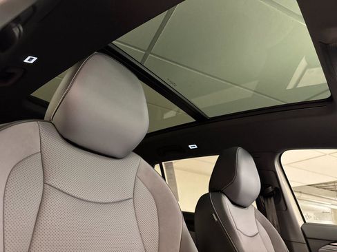 New 2026 Volkswagen Tiguan SE R-Line image 16