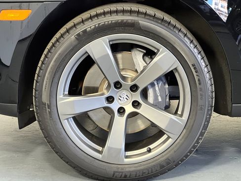 Certified 2026 Porsche Macan AWD/4WD image 32