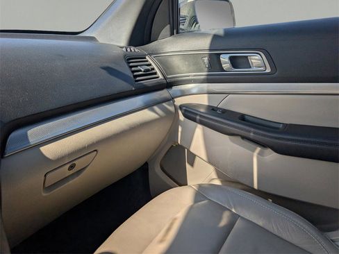 Used 2018 Ford Explorer XLT w/ Equipment Group 202A image 31